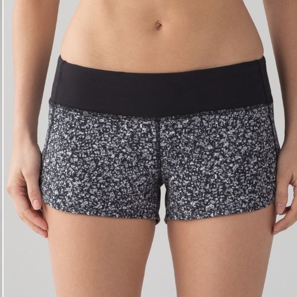 lululemon athletica Pants - Lululemon Speed Short Daisy Dust Alpine White Black / Black Size 6